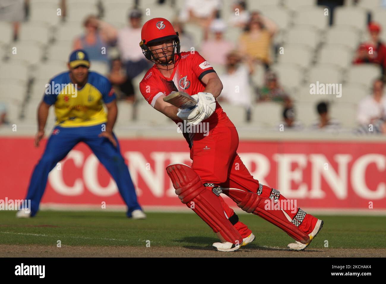 Alex Davies del Lancashire si schiaccia durante la partita Vitality Blast T20 tra Lancashire e Durham County Cricket Club a Old Trafford, Manchester, venerdì 16th luglio 2021. (Foto di will Matthews/MI News/NurPhoto) Foto Stock