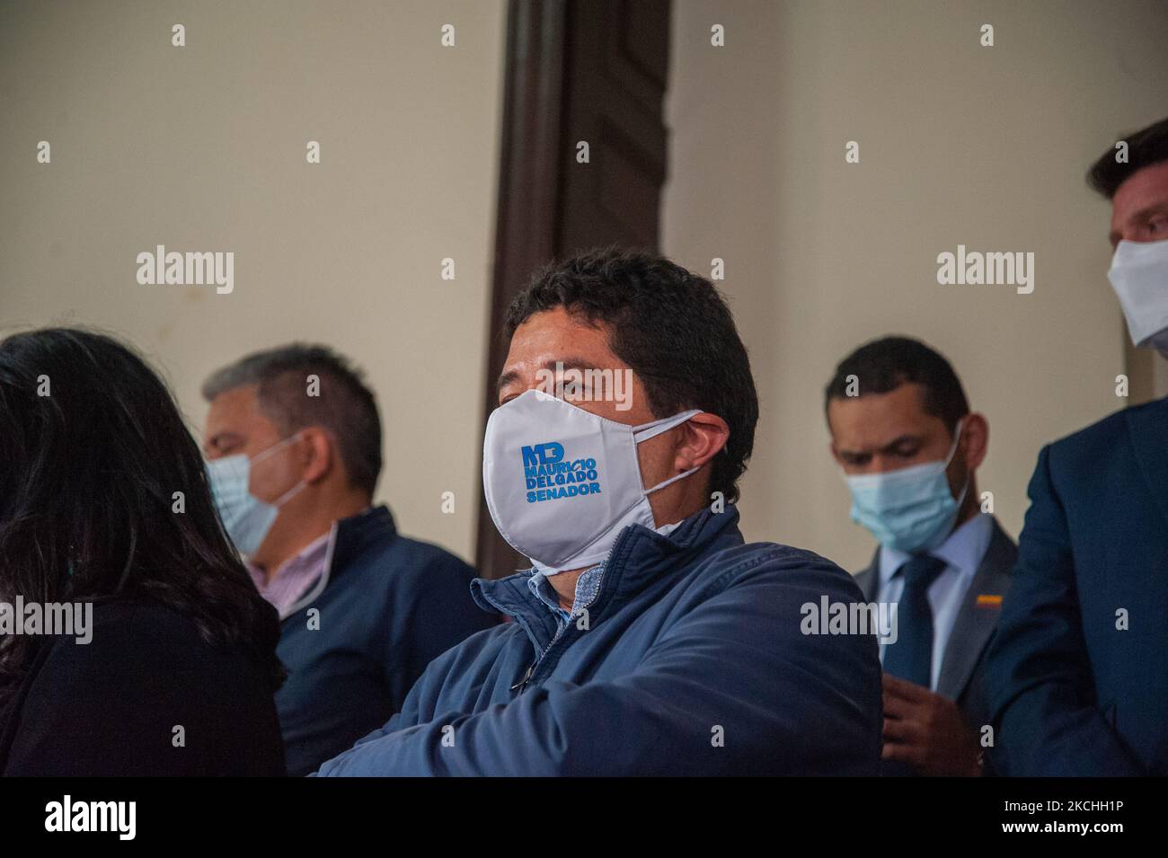 Il Senatore Mauricio Delgado durante una conferenza stampa sono stati il Ministro della Difesa Diego Molano e il Ministro degli interni Daniel Palacios insieme ai senatori di destra Maria Fernanda Cabal ed Ernesto Macias al Congresso colombiano di Bogotà, Colombia, il 21 luglio 2021. (Foto di Sebastian Barros/NurPhoto) Foto Stock