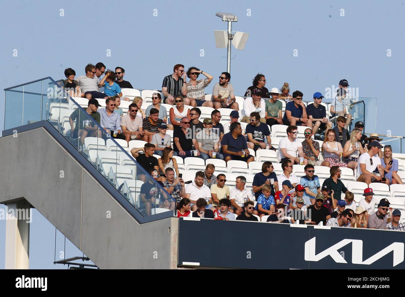 I fan che si divertono dal nuovo stand Peter May durante il The Hundred tra Oval Invincible Men e Manchester Originals Men al Kia Oval Stadium, a Londra, Regno Unito, il 22nd luglio 2021. (Foto di Action Foto Sport/NurPhoto) Foto Stock