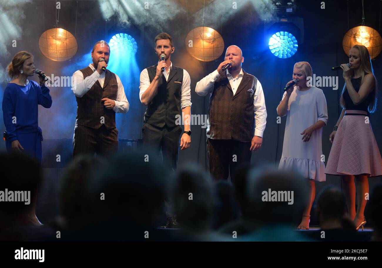 Voci estoni, un sestetto vocale a cappella, che si esibisce durante l'edizione 7th del Festival dei suoni delle parole-tre mari di Lublino domenica 1st agosto 2021, a Lublino, Voivodato di Lublino, Polonia. (Foto di Artur Widak/NurPhoto) Foto Stock