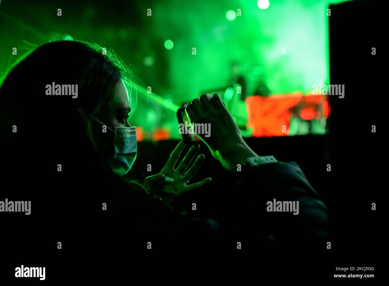 Con un omaggio al gruppo argentino Soda Stereo, le porte della Movistar Arena tengono il primo concerto con un pubblico nel mezzo della pandemia COVID-19 a Bogotà, Colombia, il 30 luglio 2021. (Foto di Vannessa Jimenez G/NurPhoto) Foto Stock