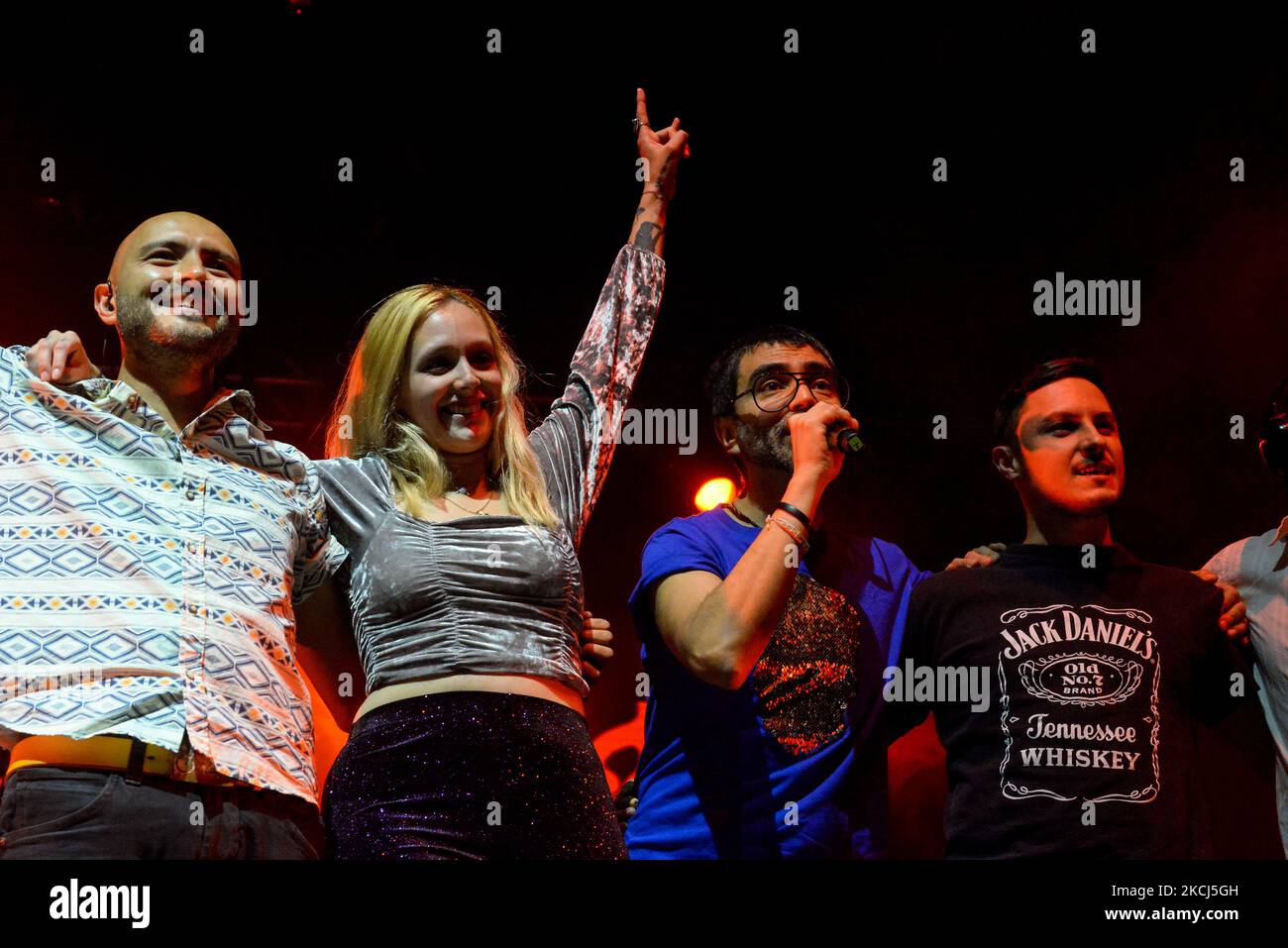 Con un omaggio al gruppo argentino Soda Stereo, le porte della Movistar Arena tengono il primo concerto con un pubblico nel mezzo della pandemia COVID-19 a Bogotà, Colombia, il 30 luglio 2021. (Foto di Vannessa Jimenez G/NurPhoto) Foto Stock