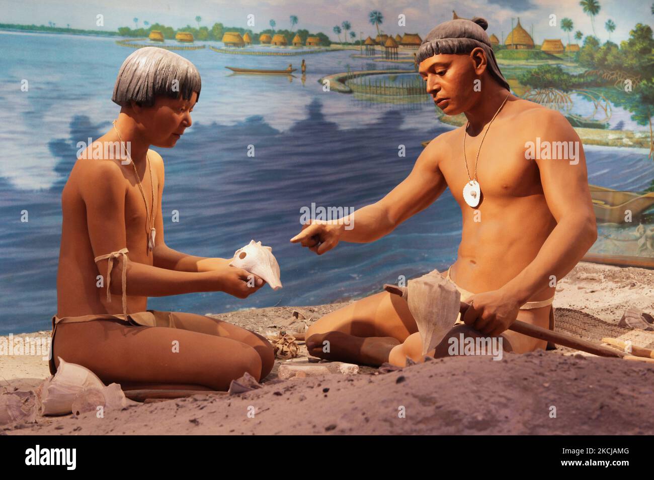 Mostra che raffigura gli Indiani Calusa della Florida sud-occidentale (noti come il popolo delle conchiglie) in mostra al Bailey-Mathews Shell Museum sull'isola di Sanibel, Florida, USA, il 24 agosto 2012. Gli indiani Calusa che abitavano la Florida sud-occidentale nel 500 d.C. fino agli anni '1700s circa erano legati al mare e gli strumenti comunemente usati erano costituiti da conchiglie marine. (Foto di Creative Touch Imaging Ltd./NurPhoto) Foto Stock