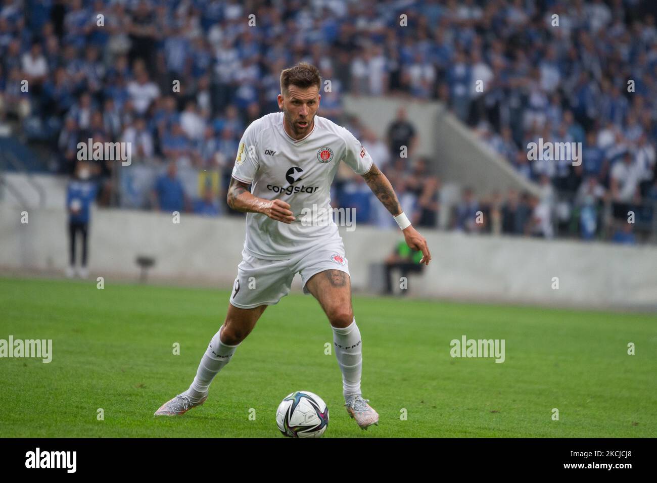 Guido Burgstaller del FC St. Pauli durante la partita di primo turno della COPPA DFB tra il 1. FC Magdeburg e FC St. Pauli alla MDCC-Arena il 07 agosto 2021 a Magdeburgo, Germania. (Foto di Peter Niedung/NurPhoto) Foto Stock