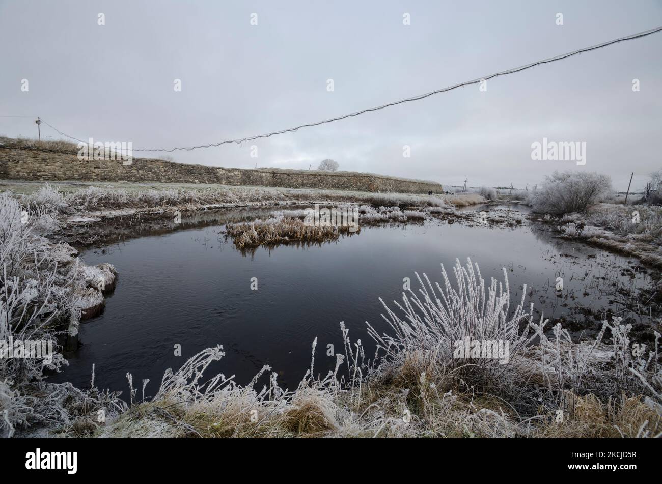 Fortezza del bastione di Novodvinsk. Fossato con acqua intorno alla fortezza. Russia, regione di Arkhangelsk Foto Stock