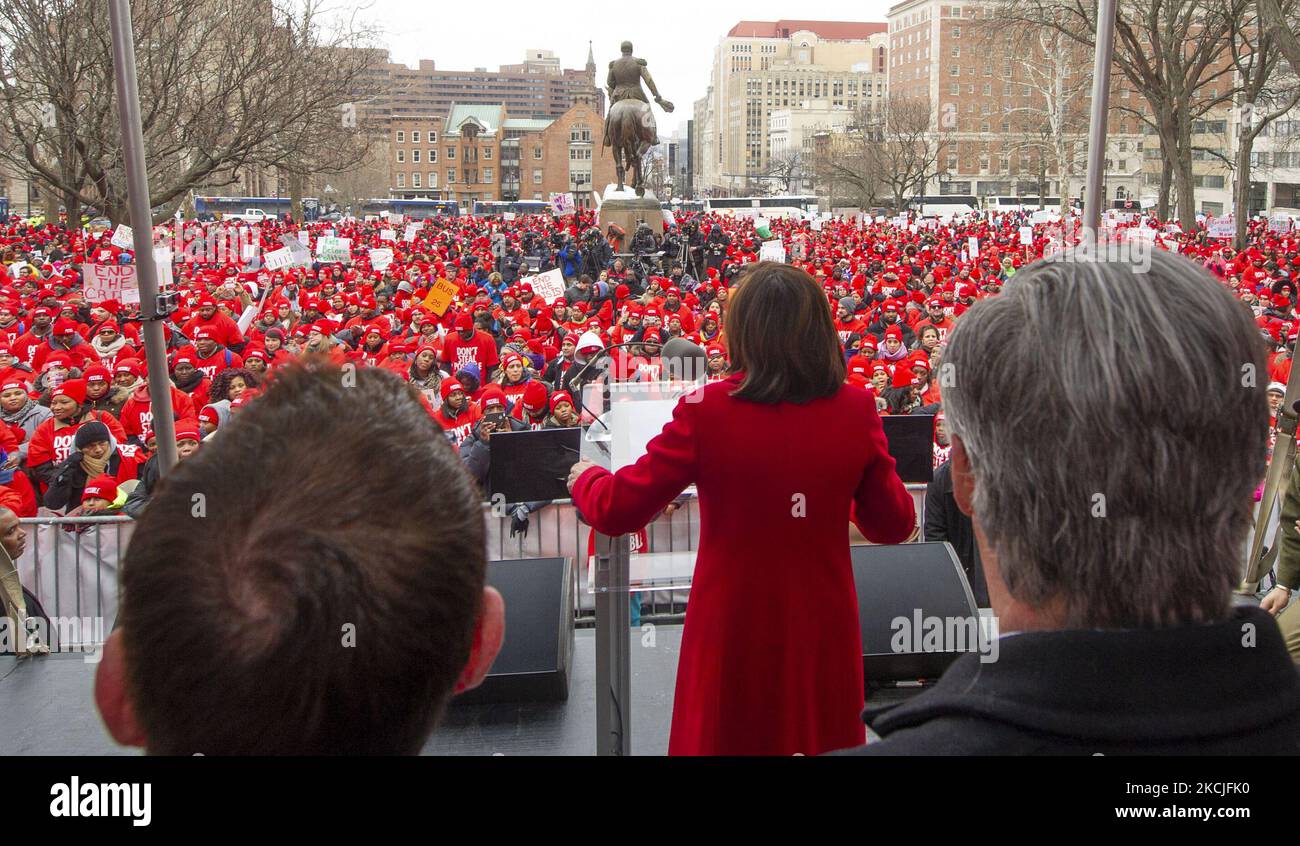 Il governatore tenente Kathy Hochul assiste alle famiglie per il rally delle scuole eccellenti alla capitale mercoledì 4 marzo 2015, ad Albany, N.Y. (Photo by Shannon De celle/NurPhoto) Foto Stock