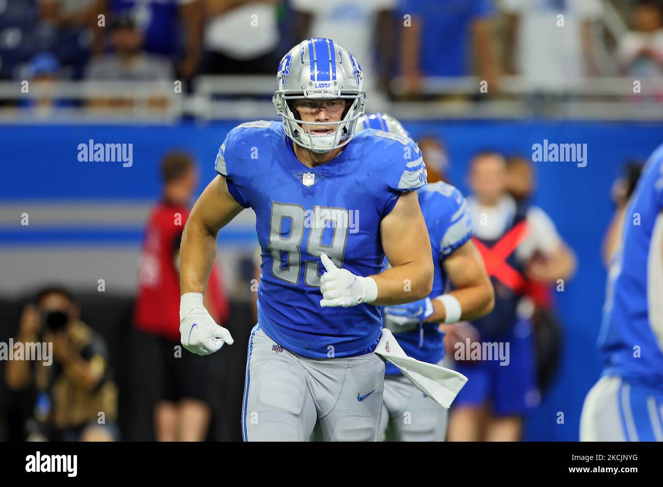 Detroit Lions Tight End Brock Wright (89) corre lungo la linea di scaramatura prima di una partita durante la seconda metà di una partita di calcio preseason NFL tra i Detroit Lions e i Buffalo Bills a Detroit, Michigan USA, venerdì 13 agosto 2021. (Foto di Amy Lemus/NurPhoto) Foto Stock