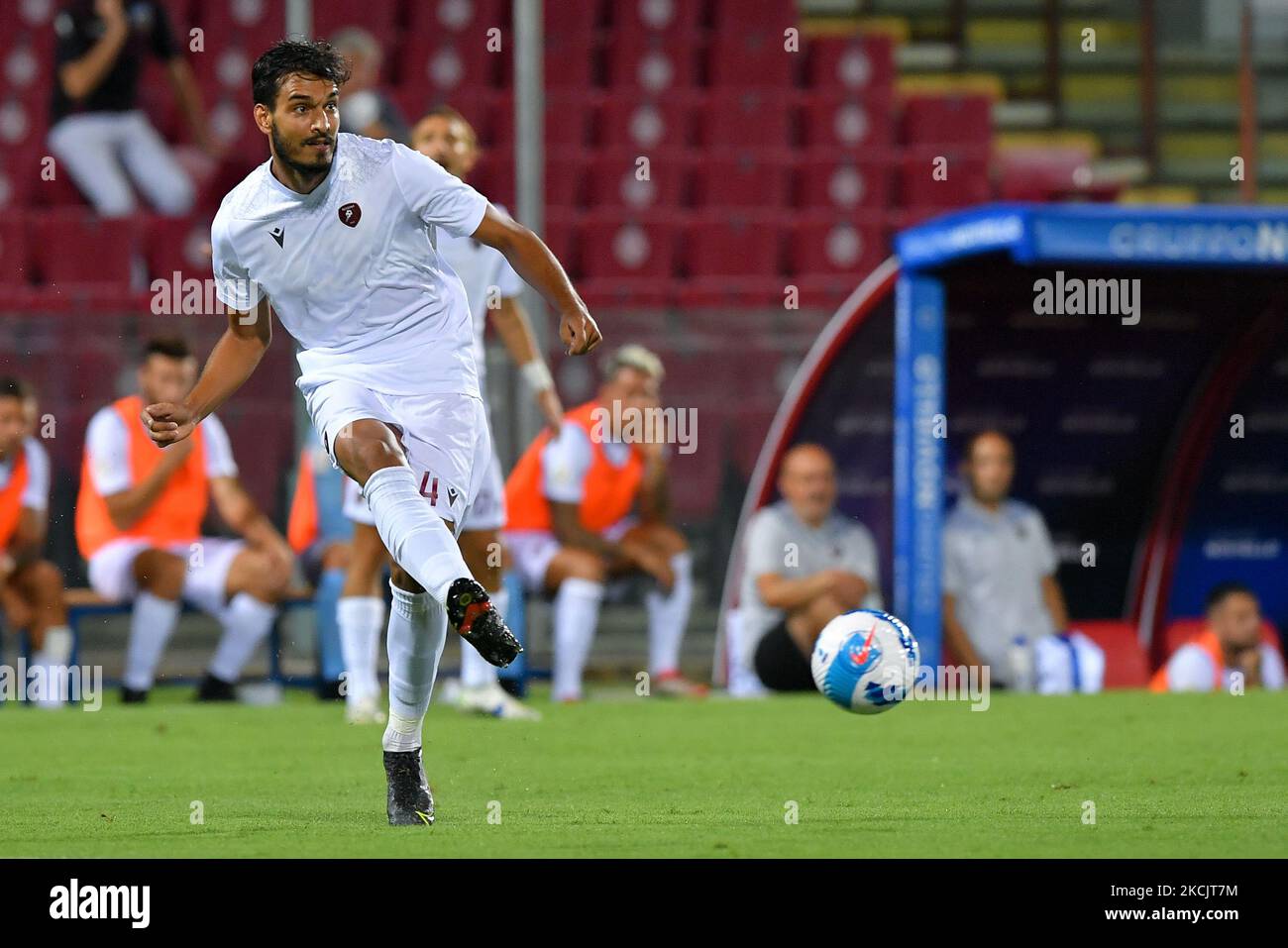 Dimitris Stavropoulos di Reggina 1914 durante la partita della Coppa Italia tra US Salernitana 1919 e Reggina 1914 allo Stadio Arechi, Salerno, Italia il 16 agosto 2021 (Foto di Giuseppe Maffia/NurPhoto) Foto Stock