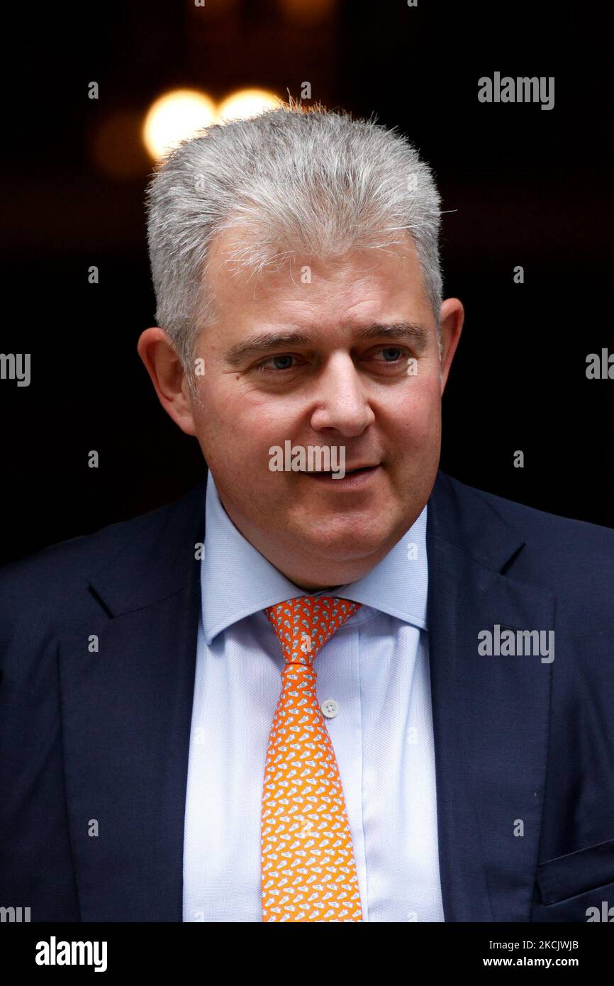 Il Segretario di Stato britannico per l'Irlanda del Nord Brandon Lewis, deputato del Partito conservatore per Great Yarmouth, lascia il 10 Downing Street a Londra, Inghilterra, il 18 agosto 2021. (Foto di David Cliff/NurPhoto) Foto Stock