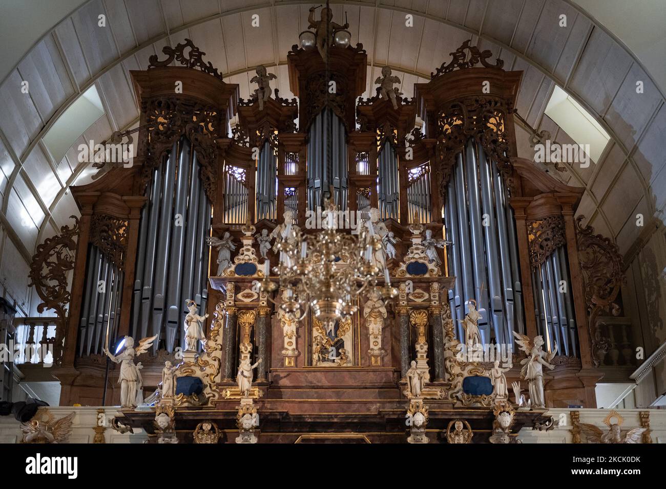 Clausthal Zellerfeld, Germania. 04th Nov 2022. Vista della prospettiva d'organo dietro l'altare nel Geist di Marktkirche zum Heiligen. Il nuovo organo della chiesa lignea più grande della Germania sarà inaugurato nel primo Avvento. Credit: Swen Pförtner/dpa/Alamy Live News Foto Stock