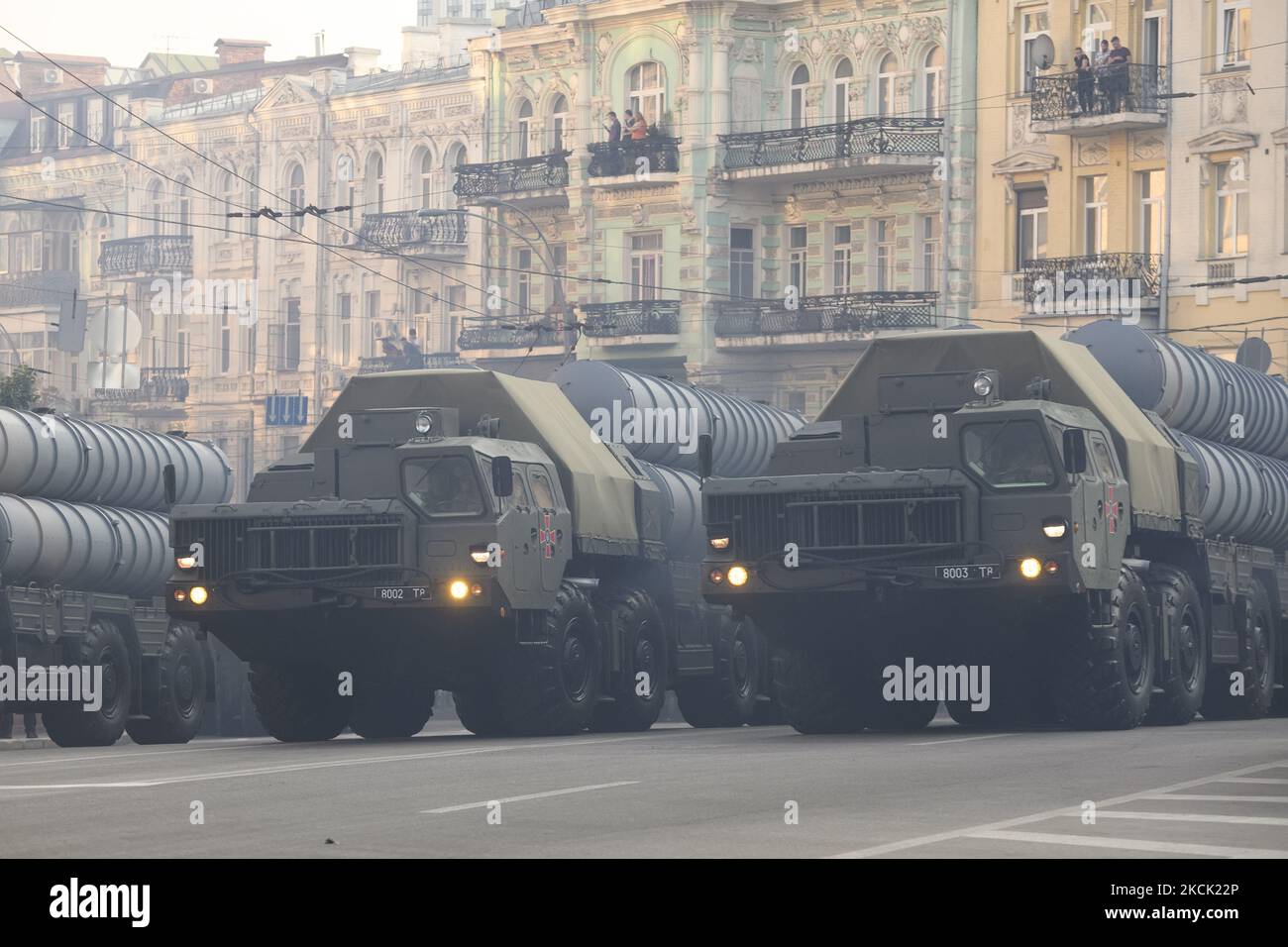 I sistemi di lancio dei missili mobili ucraini guidano durante una prova per la parata militare del giorno dell'Indipendenza nel centro di Kiev, Ucraina, 20 agosto 2021. (Foto di Maxym Marusenko/NurPhoto) Foto Stock