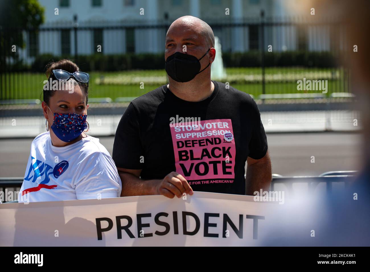 Ben jealous, presidente della gente per la via americana, partecipa ad una disobbedienza civile di fronte alla Casa Bianca il 24 agosto 2021, chiedendo che il presidente Biden intraprenda azioni a sostegno dei diritti di voto (Foto di Bryan Olin Dozier/NurPhoto) Foto Stock