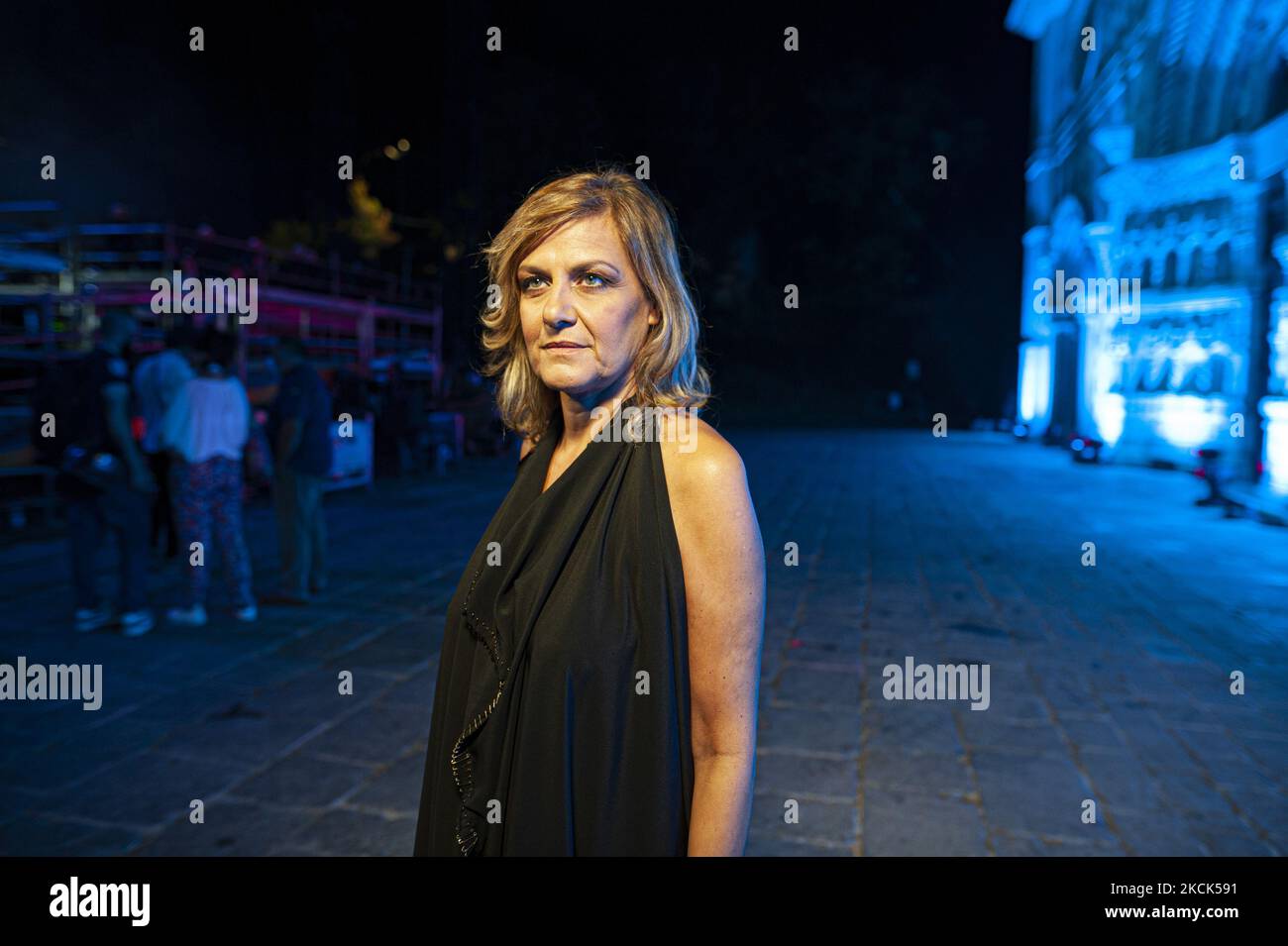 Irene Grande si esibisce, durante la 727th Perdonanza Celestiniana, sul palco di fronte alla chiesa di Collemaggio. L'Aquila, Italia, il 23 agosto 2021. (Foto di Andrea Mancini/NurPhoto) Foto Stock