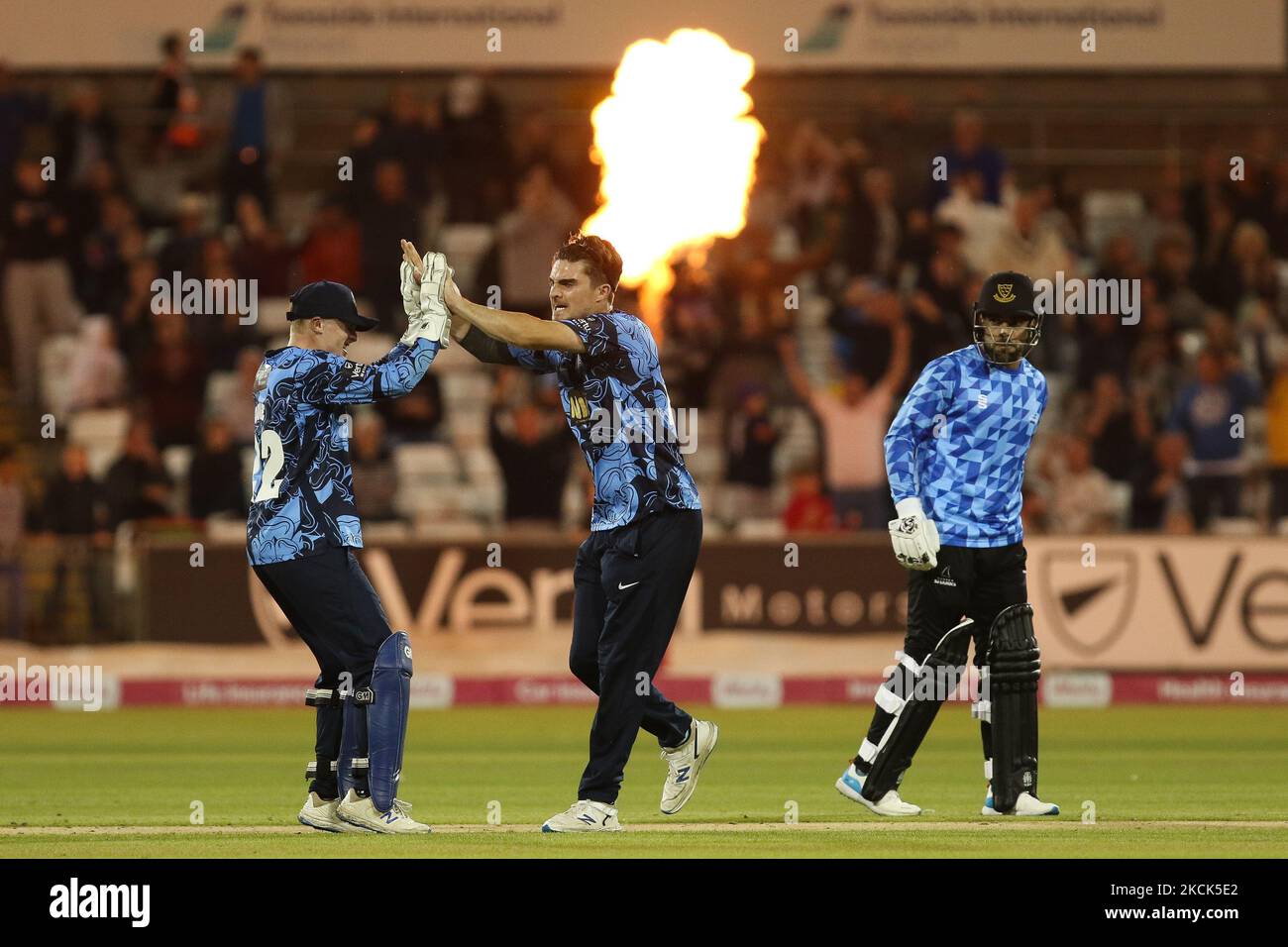 Jordan Thompson of Yorkshire celebra un wicket durante la partita Blast Vitality T20 tra lo Yorkshire County Cricket Club e il Sussex County Cricket Club presso Emirates Riverside, Chester le Street martedì 24th agosto 2021. (Foto di will Matthews/MI News/NurPhoto) Foto Stock