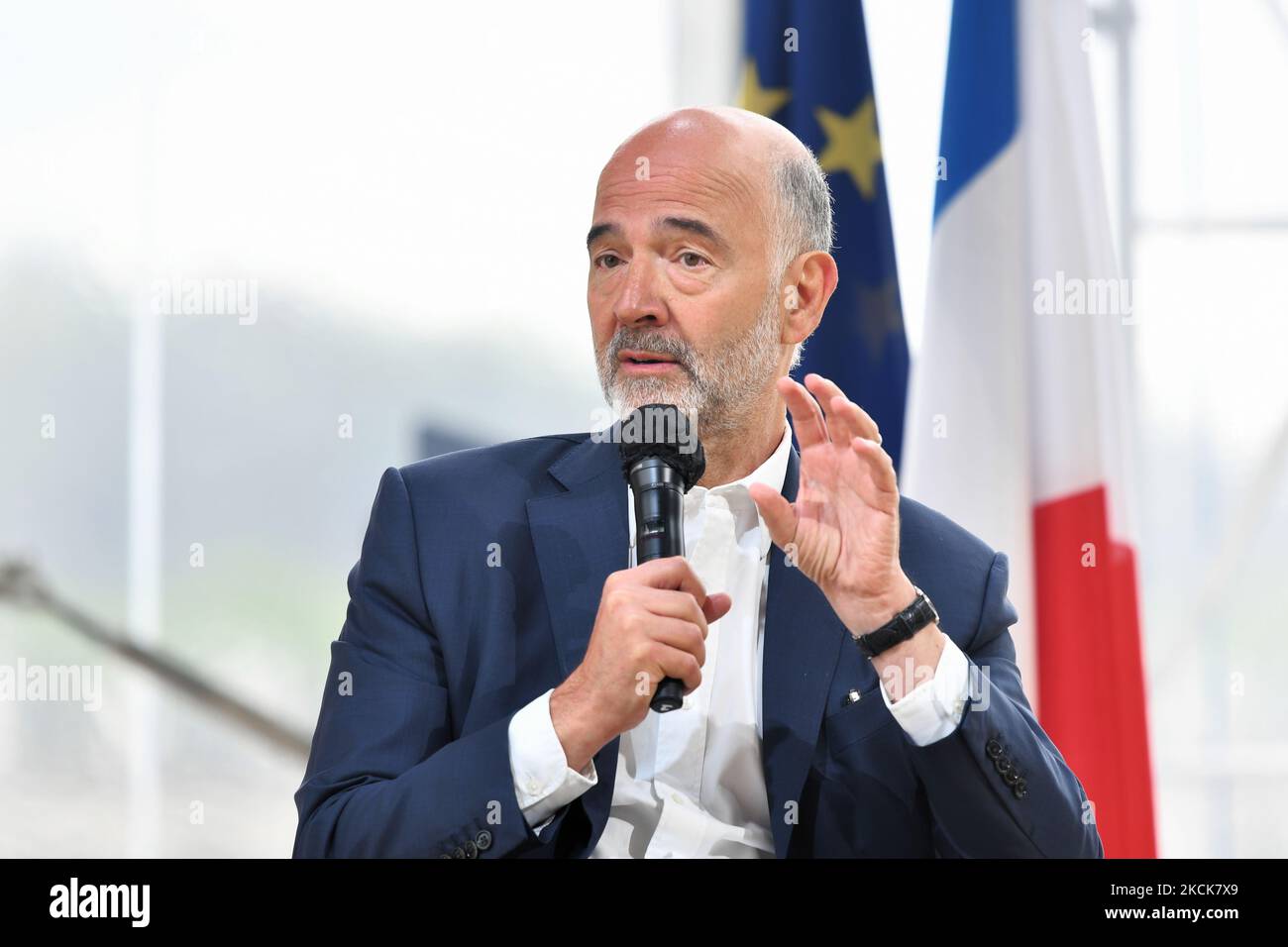 Presidente della Corte dei conti francese (Cour des comptes)Â Pierre Moscovici partecipa alla riunione estiva annuale del Medef 'la Ref 2021' sul circuito di Longchamp a Parigi â 25 agosto 2021, Parigi (Foto di Daniel Pier/NurPhoto) Foto Stock