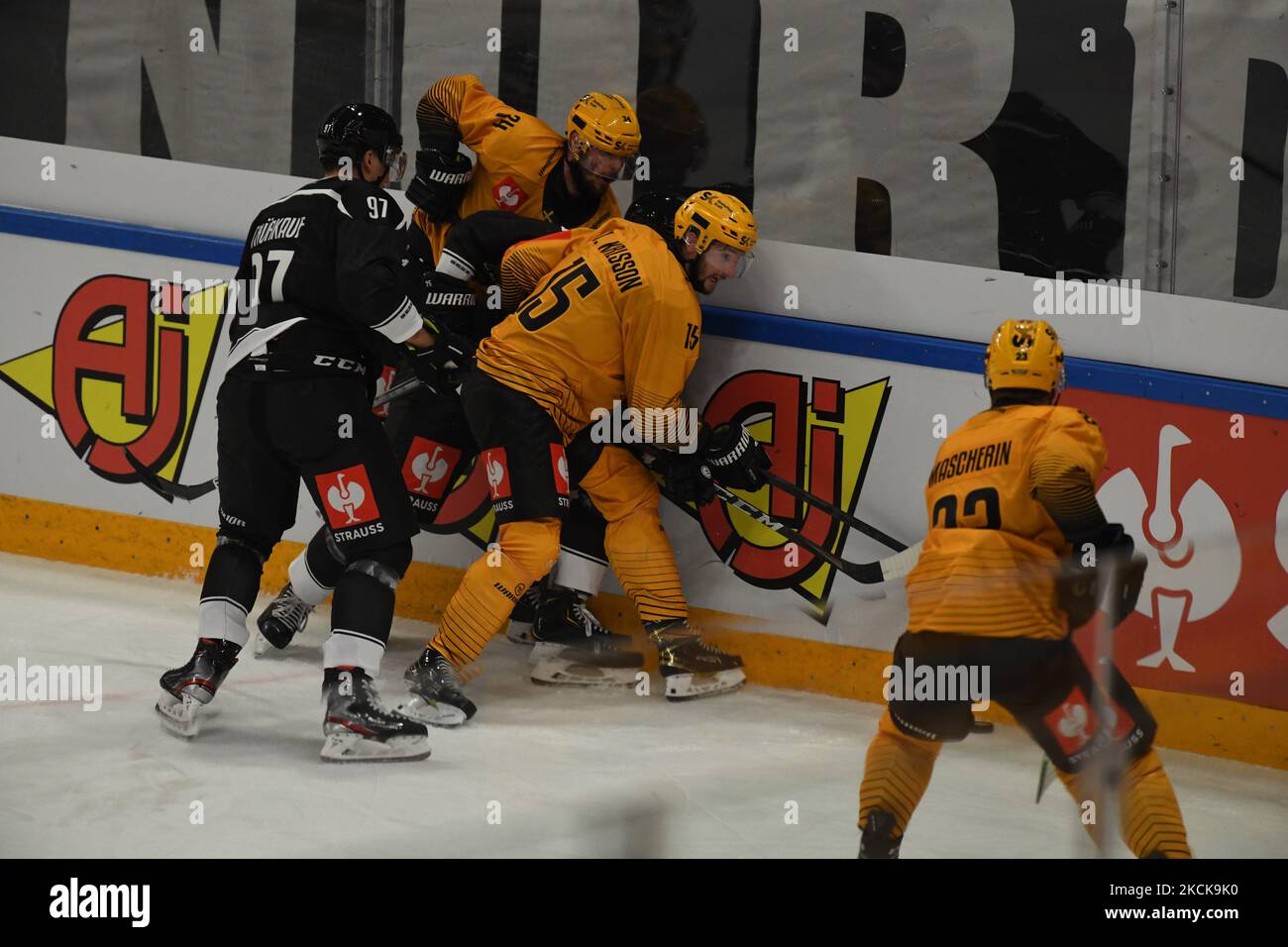 15 Melker Karlsson skellefteaaik Lugano Hockey Champions Hockey League Match HC Lugano vs Skelleftea AIK stagione 2021/2022 il 27 agosto nella Corner Arena di Lugano, Swizzerland. (Foto di Fabio Averna/NurPhoto) Foto Stock