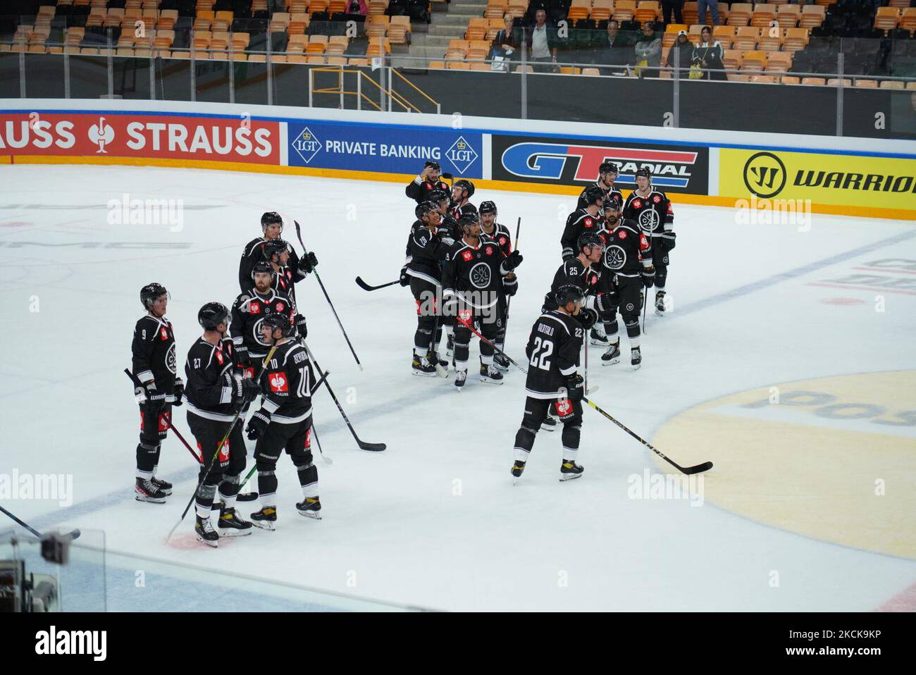 lugano festeggia la vittoria Lugano Hockey Champions Hockey League Match HC Lugano vs Skelleftea AIK stagione 2021/2022 il 27 agosto nella Corner Arena di Lugano, Swizzerland. (Foto di Fabio Averna/NurPhoto) Foto Stock