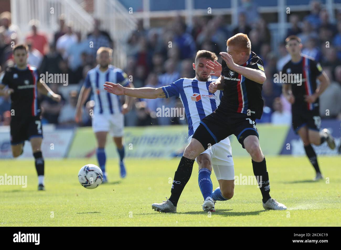 Morgan Feeney di Carlisle United blocca un colpo da Gavan Holohan di Hartlepool United durante la partita della Sky Bet League 2 tra Hartlepool United e Carlisle United a Victoria Park, Hartlepool, sabato 28th agosto 2021. (Foto di Mark Fletcher/MI News/NurPhoto) Foto Stock