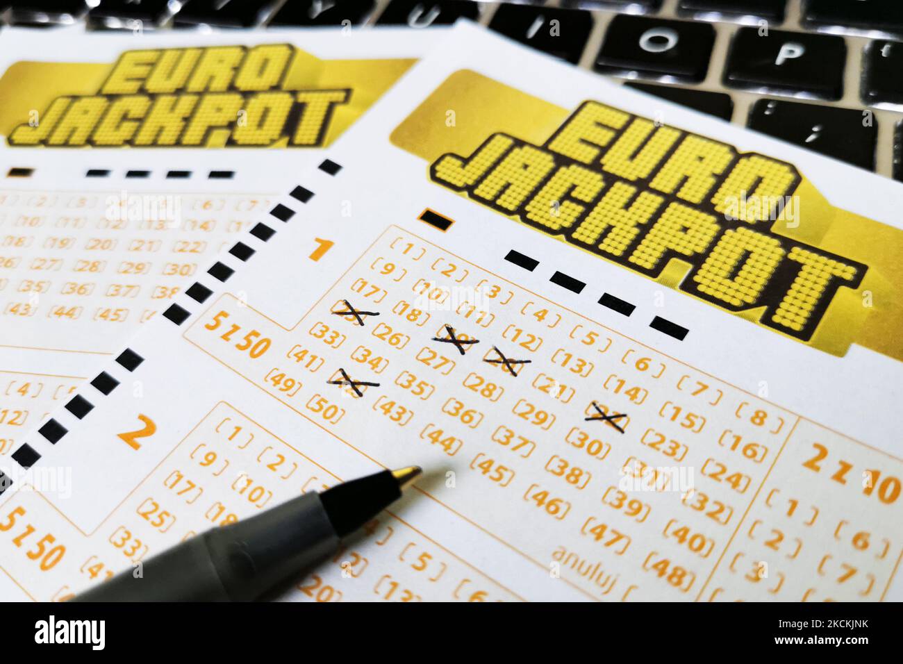 Primo piano dei biglietti della lotteria Eurofackpot. Cracovia, Polonia il 31 agosto 2021. (Foto di Beata Zawrzel/NurPhoto) Foto Stock