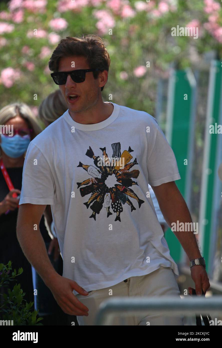 James Norton è visto arrivare all'Excelsior durante il 77th° Festival di Venezia il 11 settembre 2020 a Venezia. (Foto di Matteo Chinellato/NurPhoto) Foto Stock