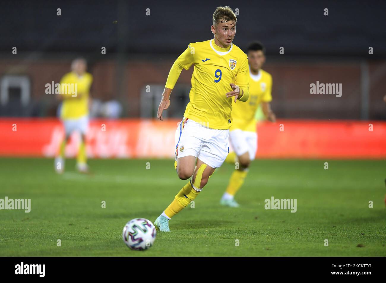 Luca Andronache in azione durante il gioco amichevole tra Romania U20 e Portogallo U20 giocato a Voluntari, Romania, Giovedi, 2 settembre 2021. (Foto di Alex Nicodim/NurPhoto) Foto Stock