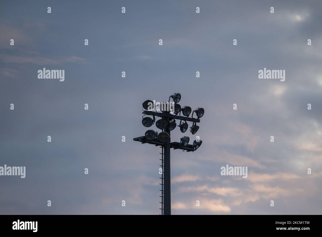 flootlight sconfitto durante gli anni '3. Liga match tra VfL Osnabrueck e FC Viktoria Koeln a Bremer Bruecke il 06 settembre 2021 a Osnabrueck, Germania. (Foto di Peter Niedung/NurPhoto) Foto Stock