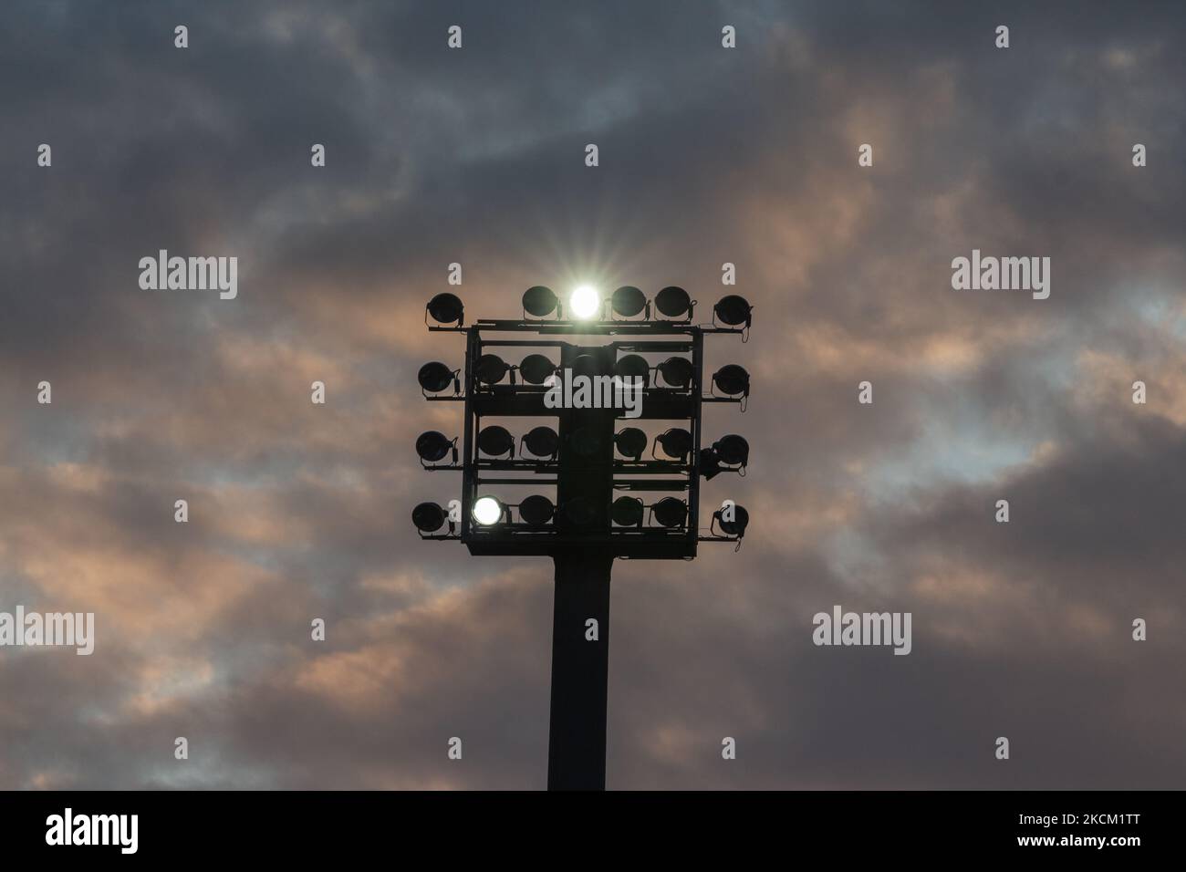 flootlight sconfitto durante gli anni '3. Liga match tra VfL Osnabrueck e FC Viktoria Koeln a Bremer Bruecke il 06 settembre 2021 a Osnabrueck, Germania. (Foto di Peter Niedung/NurPhoto) Foto Stock