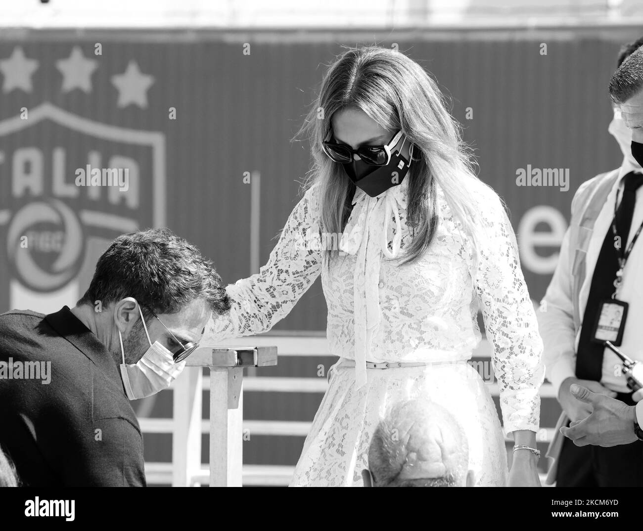 Ben Affleck e Jennifer Lopez arrivano al 78th° Festival Internazionale del Cinema di Venezia il 09 settembre 2021 a Venezia. (Foto di Matteo Chinellato/NurPhoto) Foto Stock