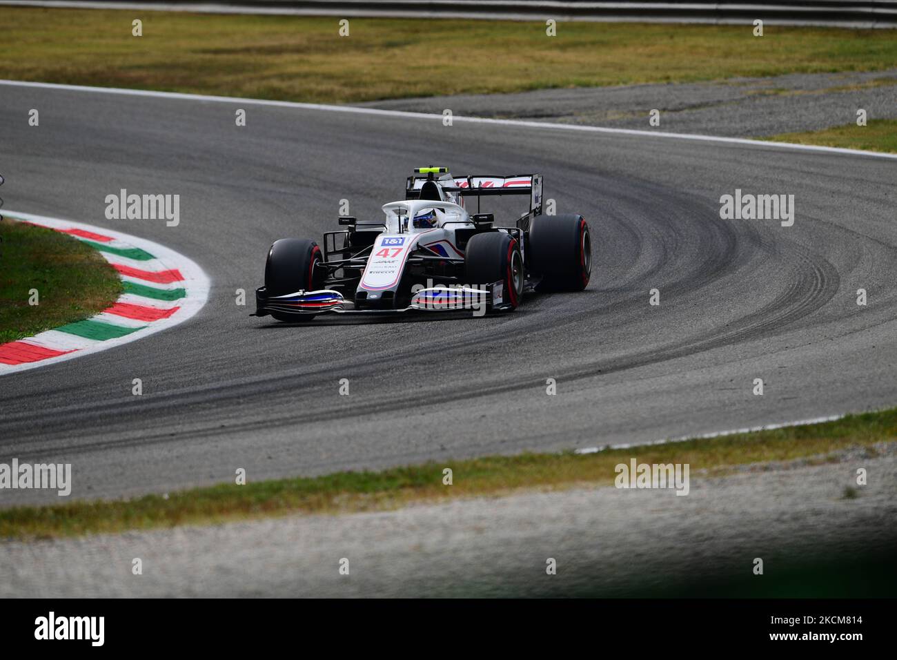 Mick Schumacher del Team Uralkali Haas F1 guida la sua monoposto VF-21 durante le prove libere del GP d'Italia, 14th° round del Campionato Mondiale di Formula 1 nell'Autodromo Internazionale di Monza, a Monza, Lombardia, Italia, 10 settembre 2021 (Foto di Andrea Diodato/NurPhoto) Foto Stock