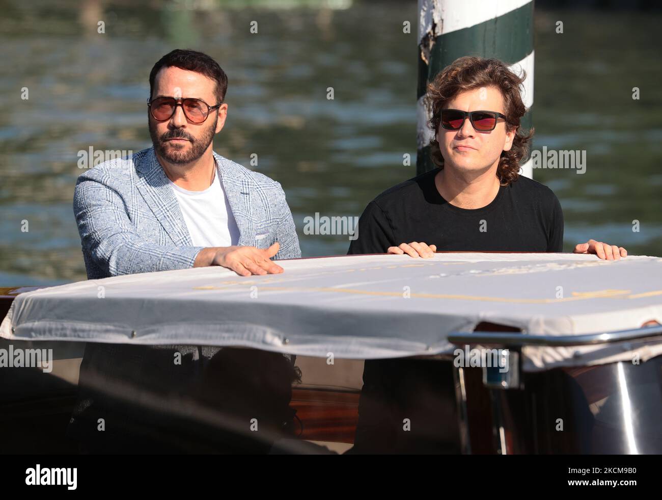 Jeremy Piven ed Emile Hirsh durante il 78th° Festival Internazionale del Cinema di Venezia, il 11 settembre 2021 a Venezia. (Foto di Matteo Chinellato/NurPhoto) Foto Stock