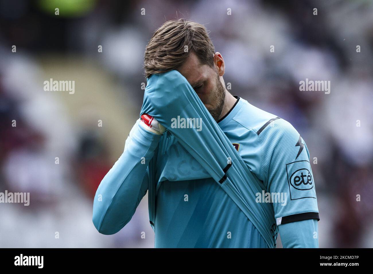 Il portiere di Salernitana Vid Belec (72) mostra dejection durante la Serie A Football Match n.3 TORINO - SALERNITANA il 12 settembre 2021 allo Stadio Olimpico Grande Torino di Torino, Piemonte, Italia. Risultato finale: Torino-Salernitana 4-0. (Foto di Matteo Bottanelli/NurPhoto) Foto Stock