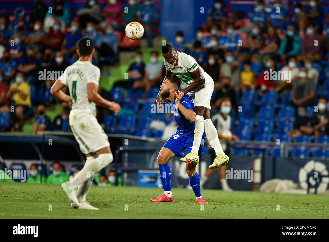 Helibelton Palacios e David Timor durante la partita della Liga tra Getafe CF e Elche CF al Coliseum Alfonso Perez il 13 settembre 2021 a Getafe, Spagna. (Foto di Rubén de la Fuente Pérez/NurPhoto) Foto Stock