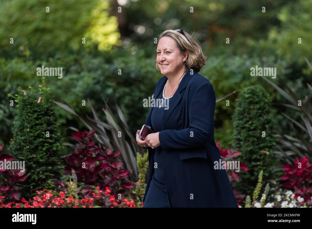 LONDRA, REGNO UNITO - 15 SETTEMBRE 2021: Anne-Marie Trevelyan arriva a Downing Street mentre il primo ministro britannico Boris Johnson sta conducendo un rimpasto della sua squadra ministeriale principale il 15 settembre 2021 a Londra, Inghilterra. Anne-Marie Trevelyan è stata nominata Segretario di Stato per il Commercio Internazionale e Presidente del Consiglio di Commercio. (Foto di Wiktor Szymanowicz/NurPhoto) Foto Stock