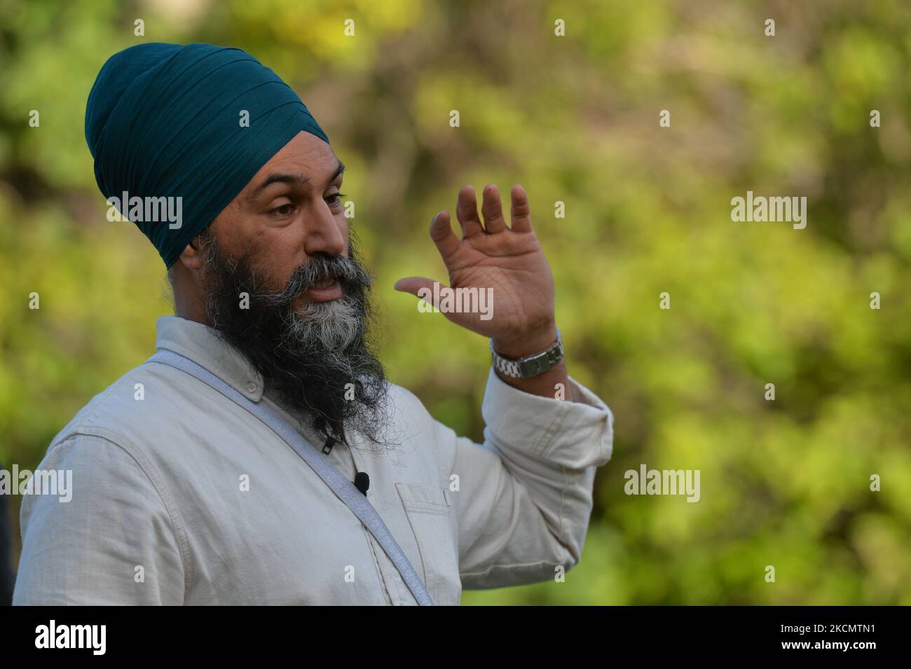 Jagmeet Singh, leader del New Democratic Party, incontra gli operatori sanitari di Edmonton durante la campagna odierna. Sabato, 18 settembre 2021, a Edmonton, Alberta, Canada. (Foto di Artur Widak/NurPhoto) Foto Stock