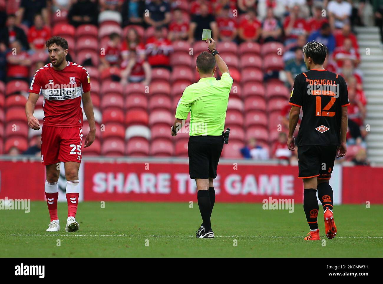 Matt Crooks di Middlesbrough è prenotato nel primo tempo durante la partita del campionato Sky Bet tra Middlesbrough e Blackpool al Riverside Stadium di Middlesbrough sabato 18th settembre 2021. (Foto di Michael driver/MI News/NurPhoto) Foto Stock