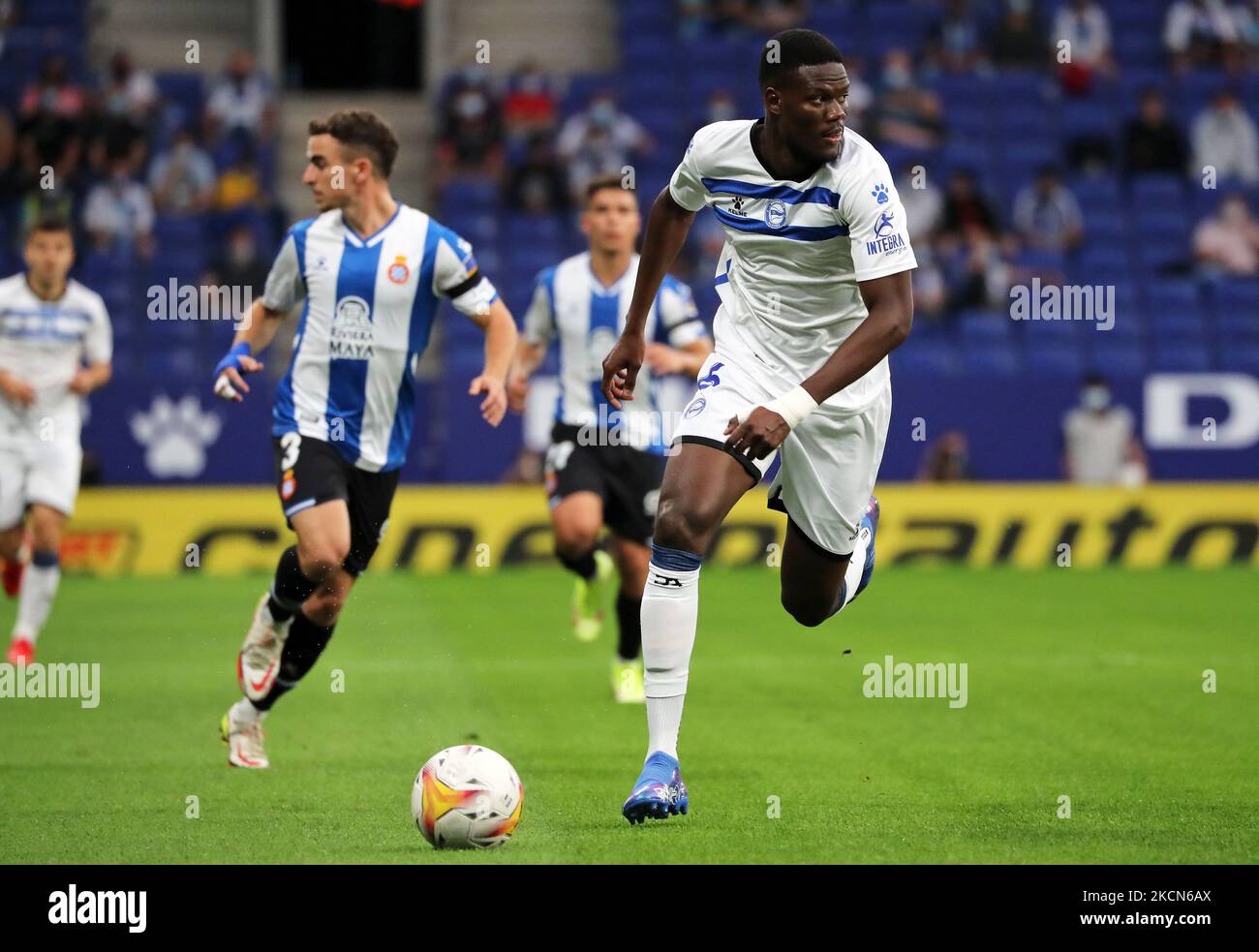 Mamadou Loum durante la partita tra RCD Espanyol e Deportivo Alaves, corrispondente alla settimana 6 della Liga Santander, suonata allo stadio RCDE, il 22th settembre 2021, a Barcellona, Spagna. -- (Foto di Urbanandsport/NurPhoto) Foto Stock