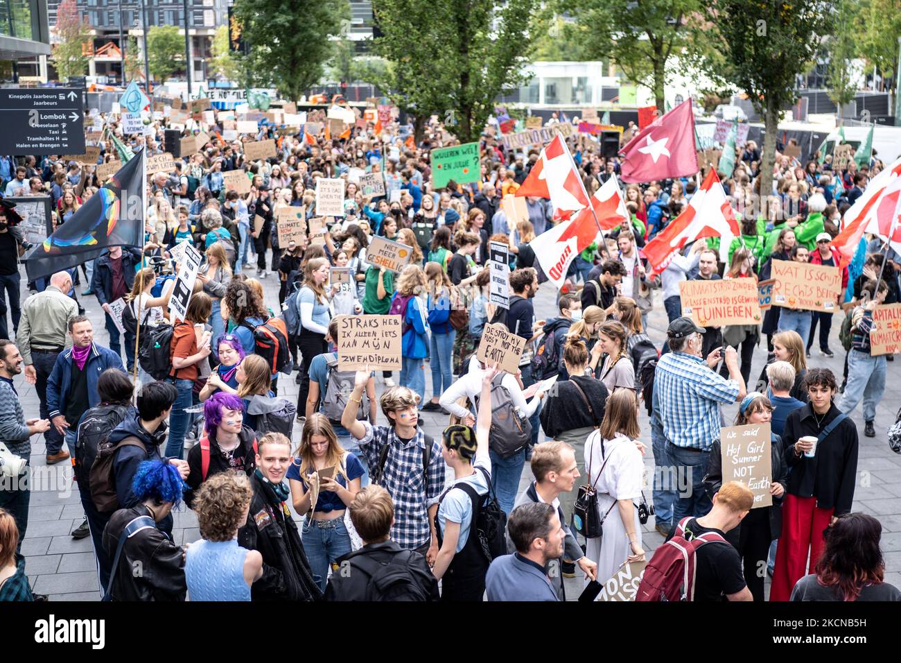 Partecipanti allo sciopero sul clima a Utrecht, Paesi Bassi, il 24 settembre 2021 durante il venerdì per il futuro. (Foto di Oscar Brak/NurPhoto) Foto Stock