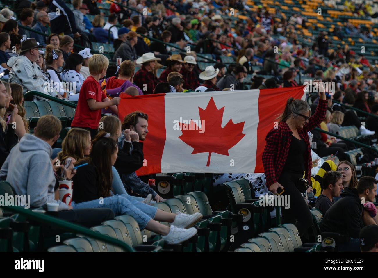 I tifosi di Rugby Sevens si sono visti al Commonwealth Stadium di Edmonton durante il giorno di apertura del torneo HSBC Canada Sevens. Sabato, 25 settembre 2021, a Edmonton, Alberta, Canada. (Foto di Artur Widak/NurPhoto) Foto Stock