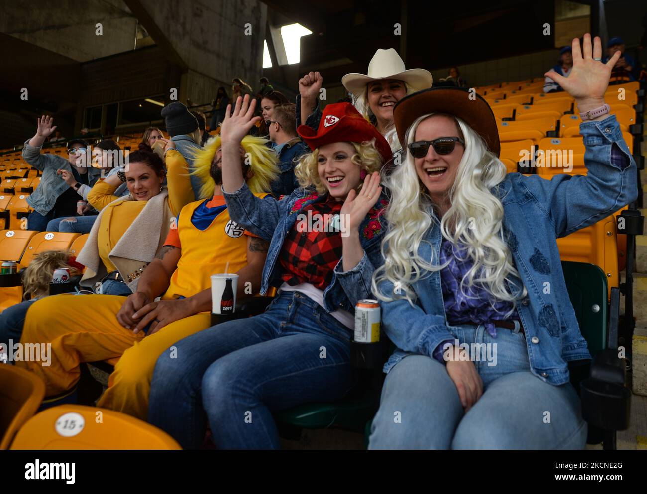 I tifosi di Rugby Sevens si sono visti al Commonwealth Stadium di Edmonton durante il giorno di apertura del torneo HSBC Canada Sevens. Sabato, 25 settembre 2021, a Edmonton, Alberta, Canada. (Foto di Artur Widak/NurPhoto) Foto Stock