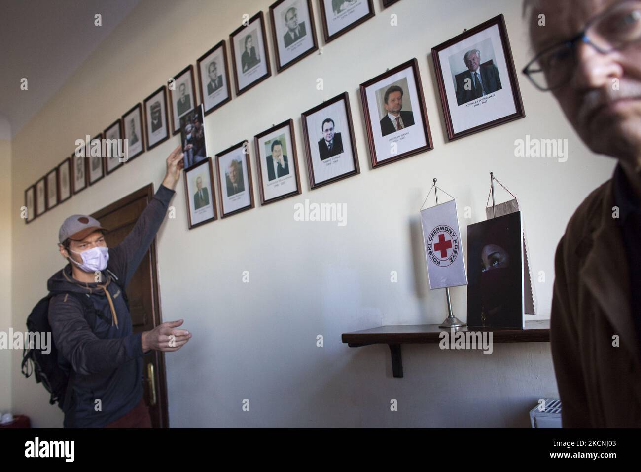 Siediti in sciopero presso la sede della Croce Rossa polacca da parte di attivisti per protestare contro la situazione di crisi dei migranti al confine con la Bielorussia, a Varsavia, il 27 settembre 2021. (Foto di Maciej Luczniewski/NurPhoto) Foto Stock