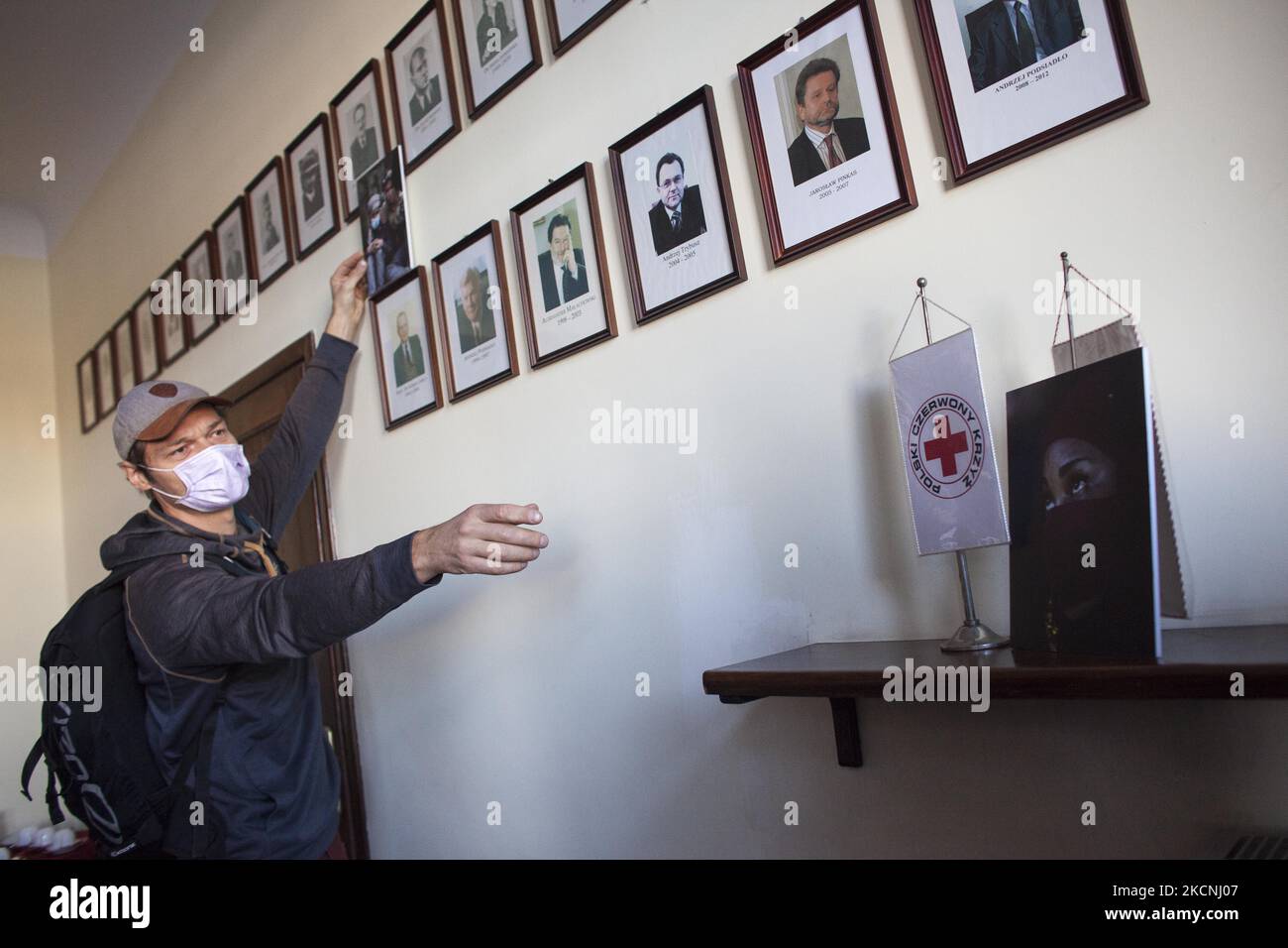 Siediti in sciopero presso la sede della Croce Rossa polacca da parte di attivisti per protestare contro la situazione di crisi dei migranti al confine con la Bielorussia, a Varsavia, il 27 settembre 2021. (Foto di Maciej Luczniewski/NurPhoto) Foto Stock