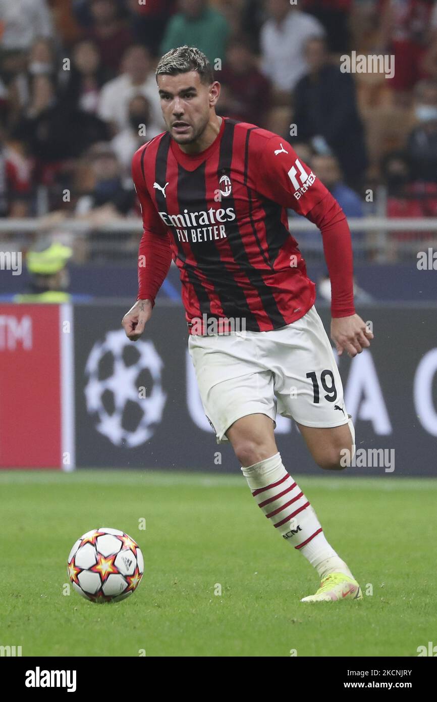 Theo Hernandez di AC Milan in azione durante la partita di gruppo B della UEFA Champions League tra AC Milan e Atletico Madrid allo Stadio Giuseppe Meazza il 28 settembre 2021 a Milano. (Foto di Giuseppe Cottini/NurPhoto) Foto Stock
