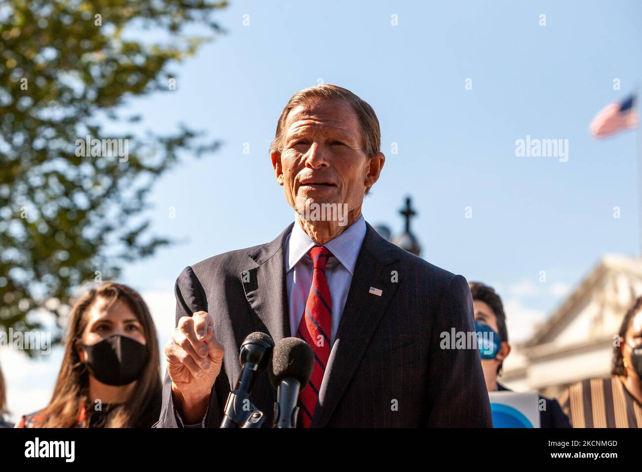 Il senatore Richard Blumenthal (D-CT) interviene in una conferenza stampa sull'accesso all'aborto e sulla legge sulla protezione della salute delle donne. (Foto di Allison Bailey/NurPhoto) Foto Stock