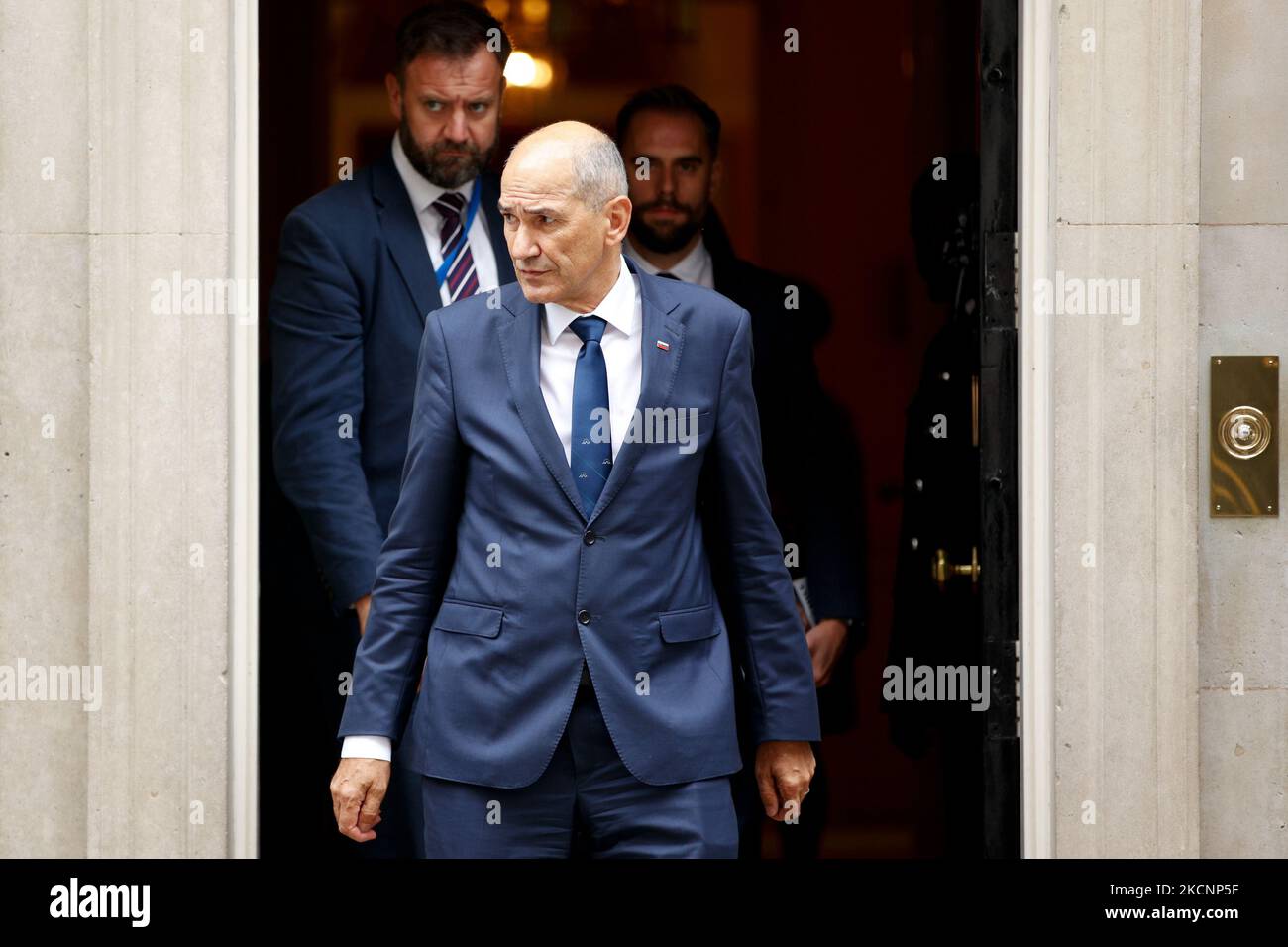 Il primo ministro sloveno Janez Jansa parte dopo aver visitato il primo ministro britannico Boris Johnson al 10 di Downing Street a Londra, in Inghilterra, il 30 settembre 2021. (Foto di David Cliff/NurPhoto) Foto Stock