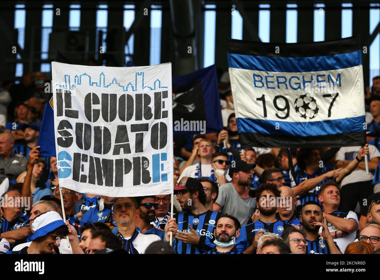 Tifosi Atalanta durante la partita di calcio UEFA Champions League Atalanta BC vs Young Boys il 29 settembre 2021 allo stadio Gewiss di Bergamo (Foto di Francesco Scaccianoce/LiveMedia/NurPhoto) Foto Stock