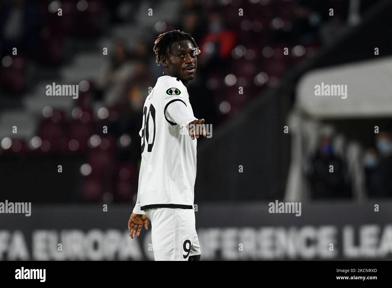 Stephen Odey del Randers FC in azione contro il cfr 1907 Cluj durante il gruppo D della UEFA Europe Conference League sullo stadio del Dr Constantin Radulescu (Foto di Flaviu Buboi/NurPhoto) Foto Stock