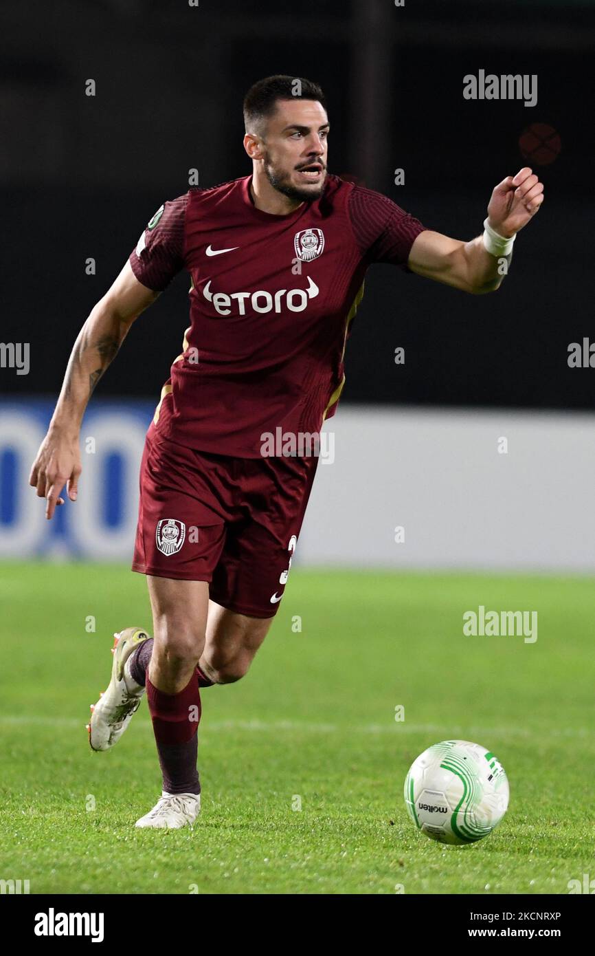 Andrei Burca di cfr 1907 Cluj in azione contro di Randers FC durante il gruppo D della UEFA Europe Conference League sullo stadio del Dr Constantin Radulescu (Foto di Flaviu Buboi/NurPhoto) Foto Stock