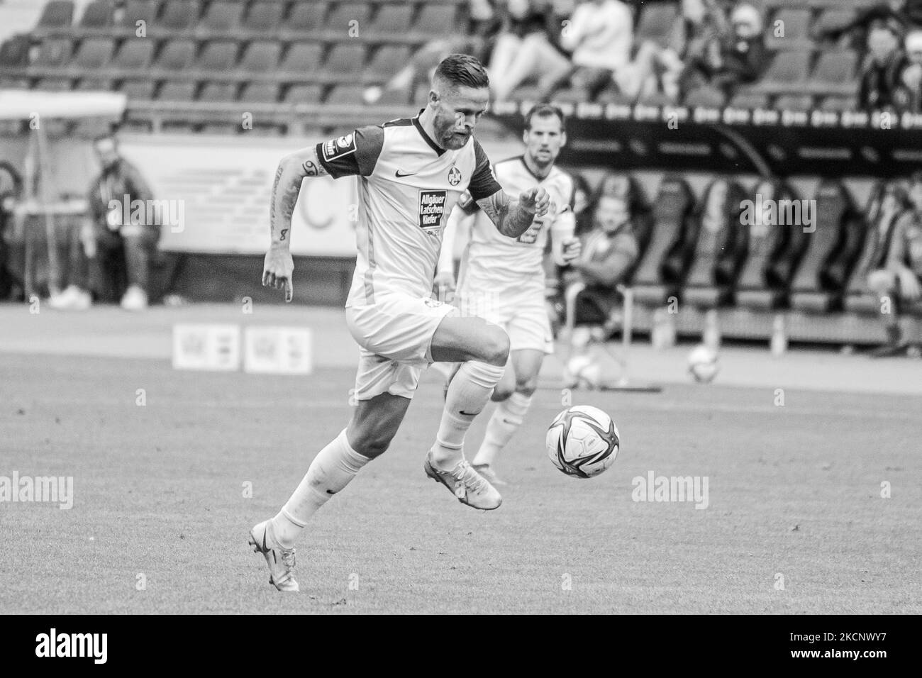 Mike Wunderlich del 1.FC Kaiserslautern guarda durante gli anni '3. Liga match tra TSV Havelse e 1.FC Kaiserslautern all'HDI-Arena il 02 ottobre 2021 ad Hannover, Germania. (Foto di Peter Niedung/NurPhoto) Foto Stock