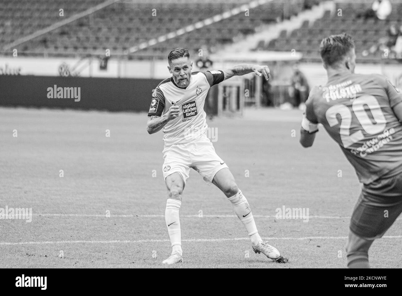 Mike Wunderlich del 1.FC Kaiserslautern guarda durante gli anni '3. Liga match tra TSV Havelse e 1.FC Kaiserslautern all'HDI-Arena il 02 ottobre 2021 ad Hannover, Germania. (Foto di Peter Niedung/NurPhoto) Foto Stock