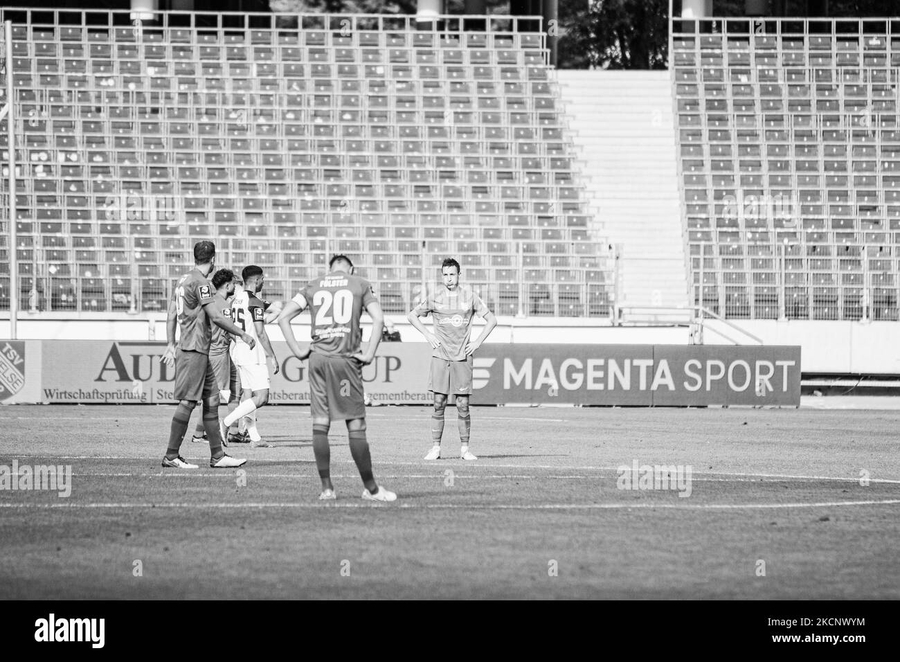 I giocatori di TSV Havelse sembrano sconsolati dopo gli anni '3. Liga match tra TSV Havelse e 1.FC Kaiserslautern all'HDI-Arena il 02 ottobre 2021 ad Hannover, Germania. (Foto di Peter Niedung/NurPhoto) Foto Stock